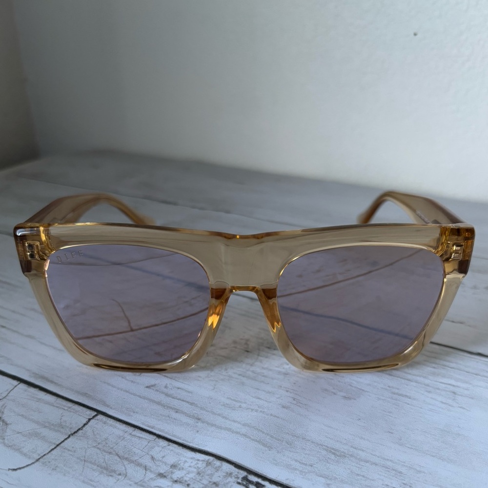 DIFF Eyewear Sunglasses – Transparent Beige Frame with Tinted Lenses
